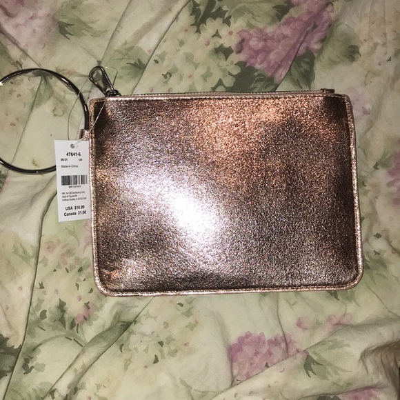 3/$15 NWT wristlet - Picture 1 of 2